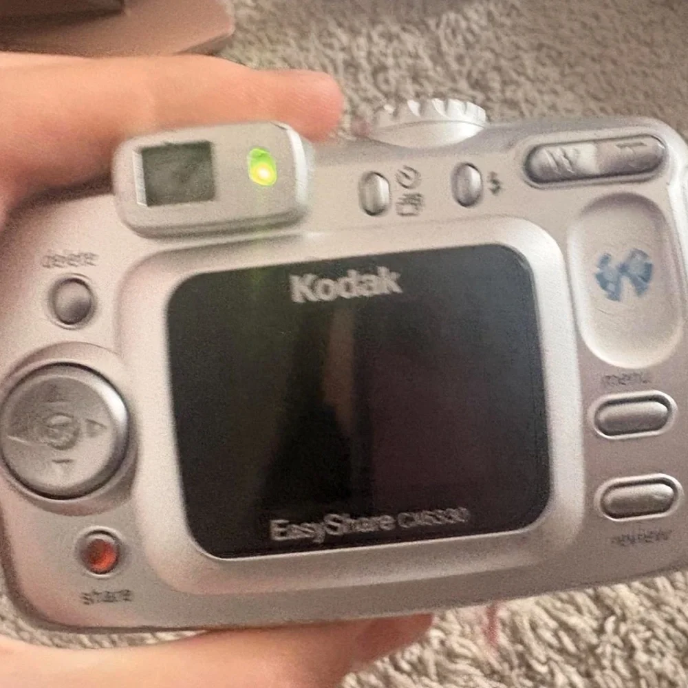 Kodak EasyShare CX6330 Compact Silver Point-and-Shoot Camera